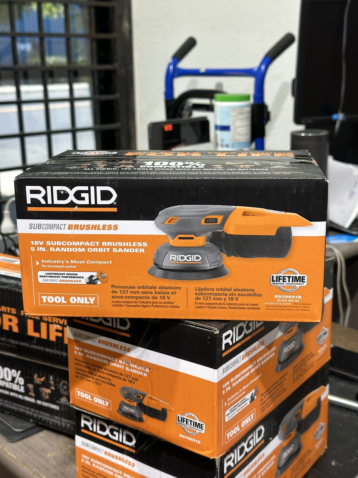 RIDGID 18V SubCompact Brushless Random Orbit Sander (Tool Only)