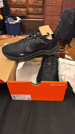 Nike downshifter 12 4E size 10