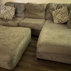 Comfy Sectional w/ Oversized Ottoman