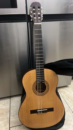 Sunlite Classical Acoustic Guitar - New Strings