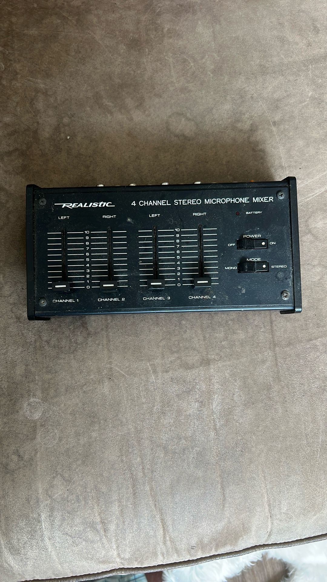 Realistic — 4 Channel Stereo Microphone Mixer