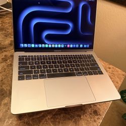 MacBook Pro (2017, Intel) 13" • Core i7 - 2.5GHz • 512 GB • RAM 16GB • Space Gray