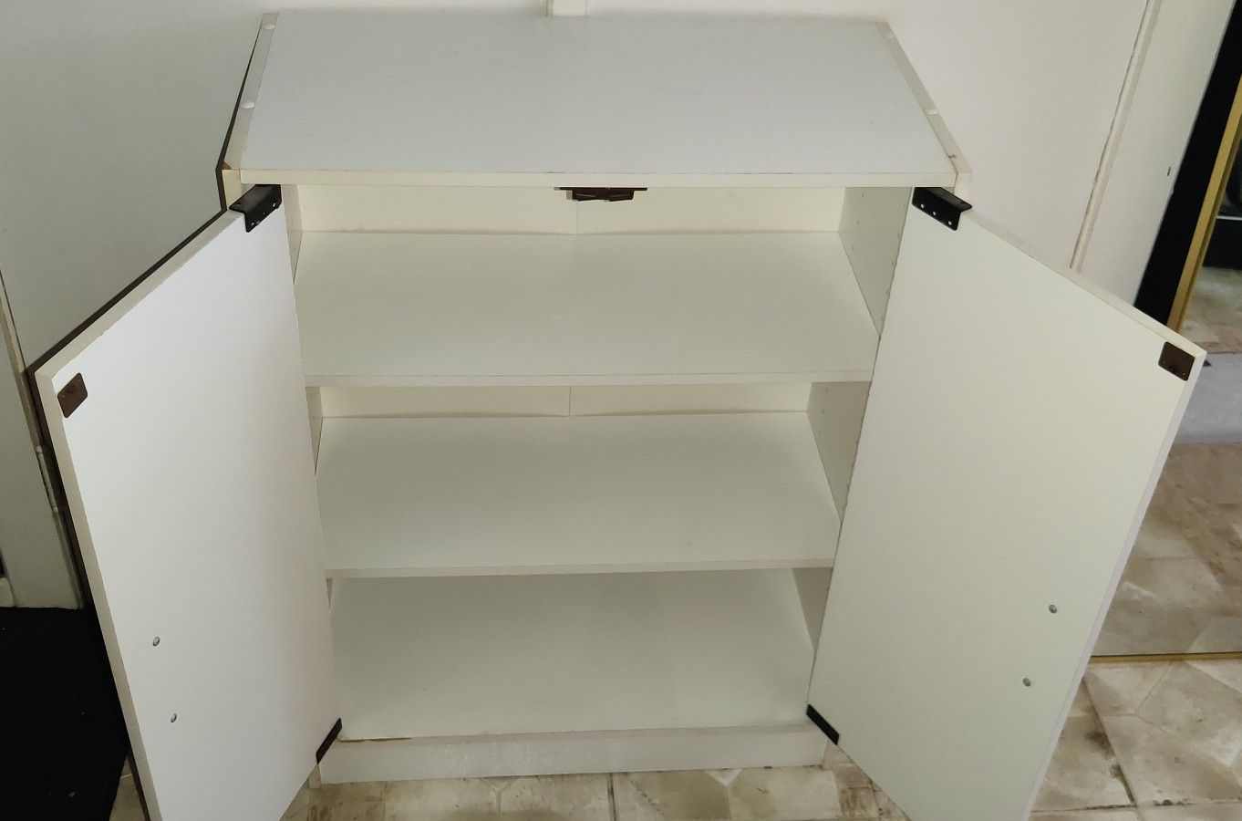 White 3 Shelf Cabinet 3 Used
