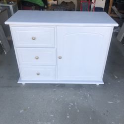 White 3  Drawer 1?door Dresser With Shelf