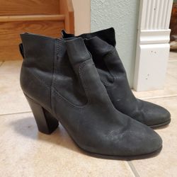 Super Cute Vince Camuto Black Leather Booties Size 8