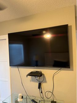 Vizio E70-F3 70-Inch Smart TV