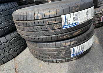225/65R16 Michelin defender **2 ** tires available 225/65/16 100$ for 1 tire / EACH plus tax . Total 2 tires in stock. Mount available but not include