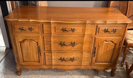 Vintage Thomasville Buffet / Sideboard Cabinet