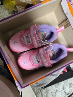 PAW PATROL LIGHT UP SIZE 6 SHOES