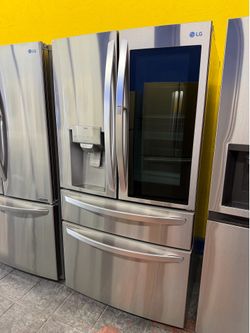 LG Refrigerator InstaView