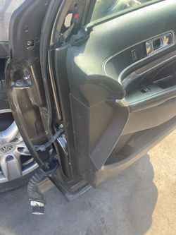 2017 Ford Explorer Sports, Front Right Door & Rear Bumper