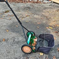 Manual Scott Lawn Mower With Catcher 