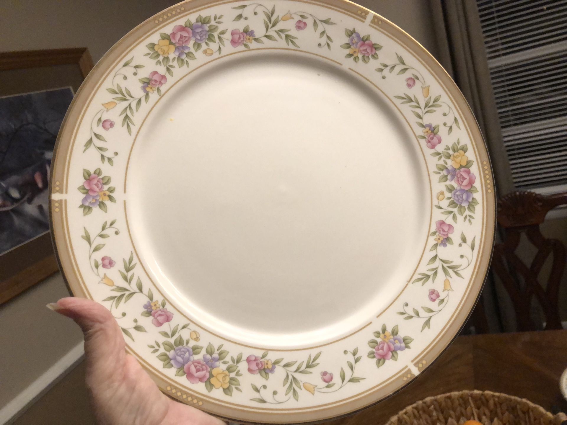 12 place setting of dishes