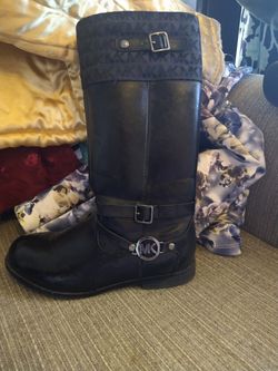 10 trash bags with used clothes, a few backpacks, a pair of MK original boots and some shoes