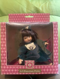 Lil Porcelain Petite Gift Gallery doll vtg