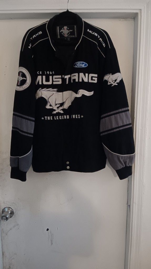 VINTAGEOFFICIAL LICENSED PRODUCT EMBROIDERED FORD MUSTANG BOMBER JACKET SIZE XL