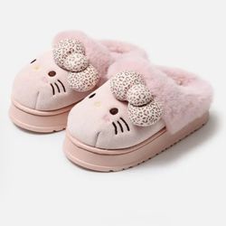 Hello Kitty Pink Slippers UGGs with Leopard Bow- Women's Size 7/7.5 🎀✨️🩷