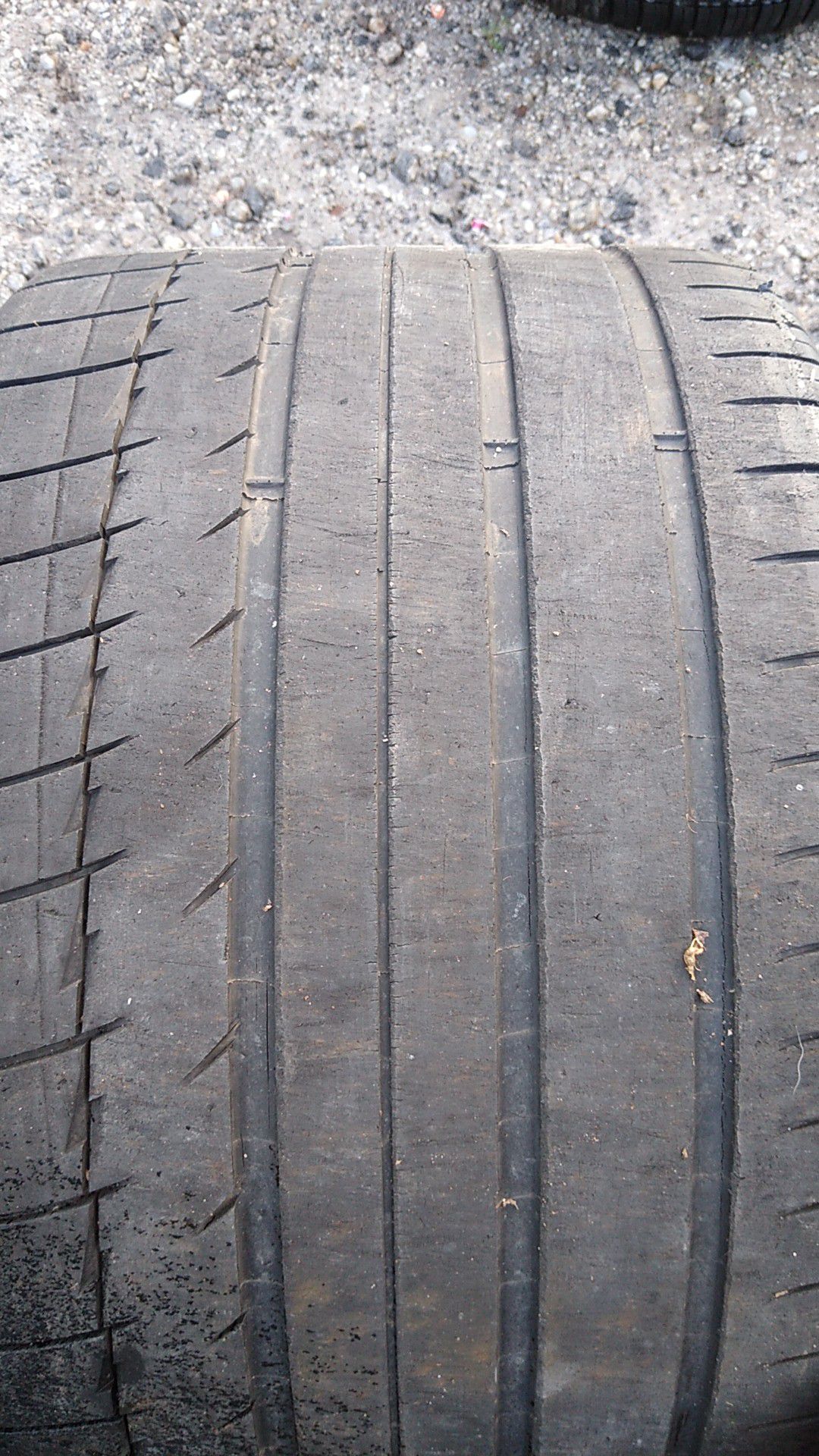 Michelin Corvette tire used 335/25 ZR 20