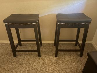 2 black barstools