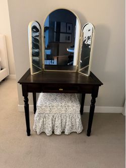 Floral Print Ruffle Ottoman
