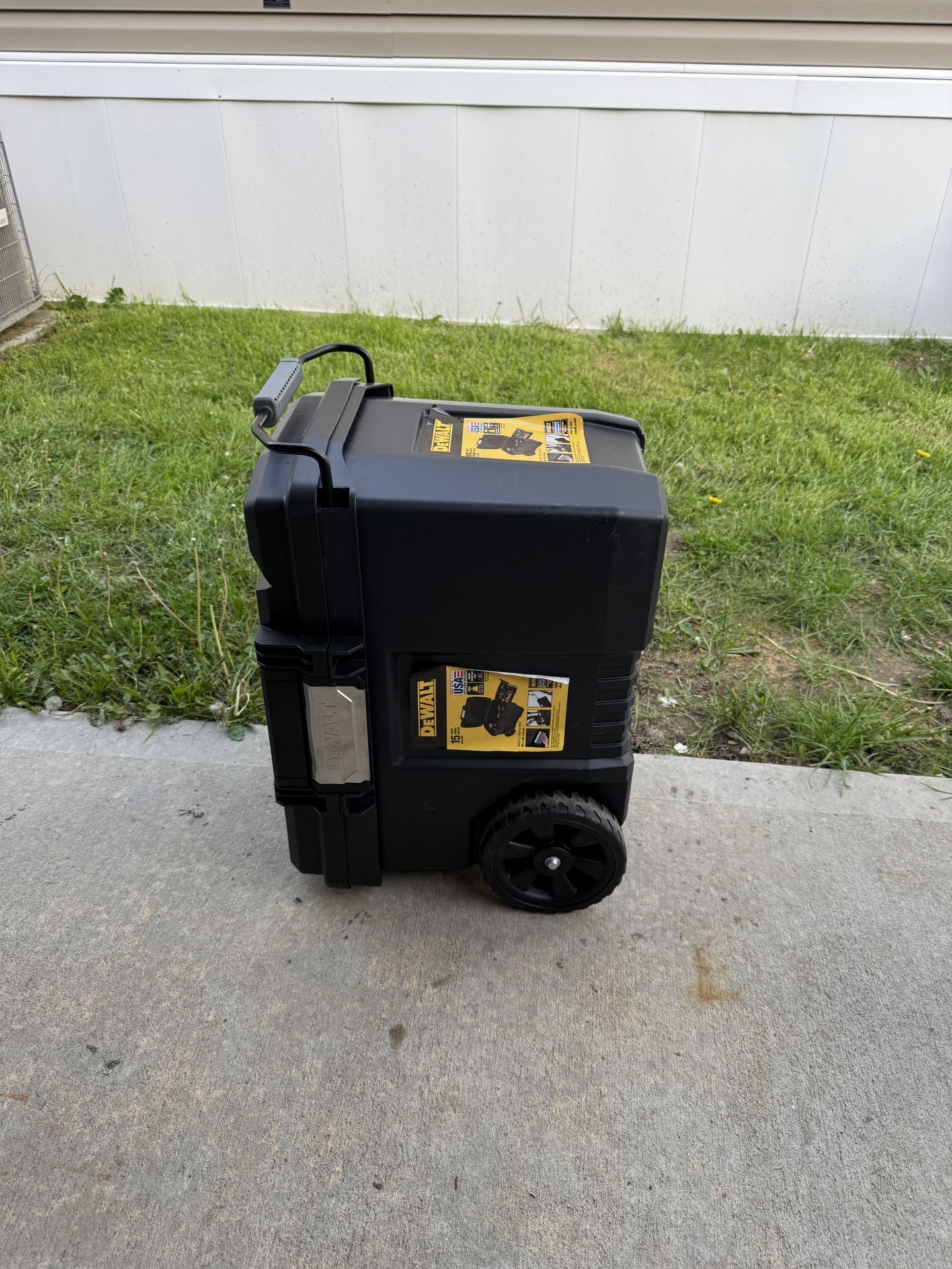 DEWALT 25 in. W 15 Gal. Polypropylene Rolling Tool Box  16.42” H  x 15.03” W x 24.28in D