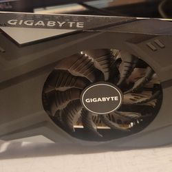 GIGABYTE Tarjeta gráfica GeForce GTX 1650 D6 OC 4G, 