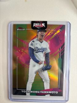 Yoshinobu Yamamoto Topps Finest Gold and Green Refractor Card