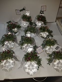 11 new gift for mom. Great for resale. $80 value