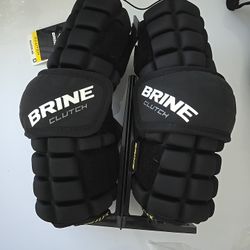 BRINE CLUTCH LACROSSE ARM GUARD pad CAG17-BK-M black  sz Small