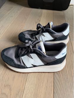 New Balance Women's 237 Core Casual Sneakers Size 7.5 in Black/Magnet/Sea Salt