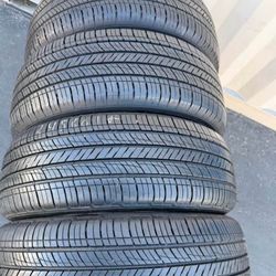 245/60r18 Kumho Tires Cón 80% De Vida Las 4 