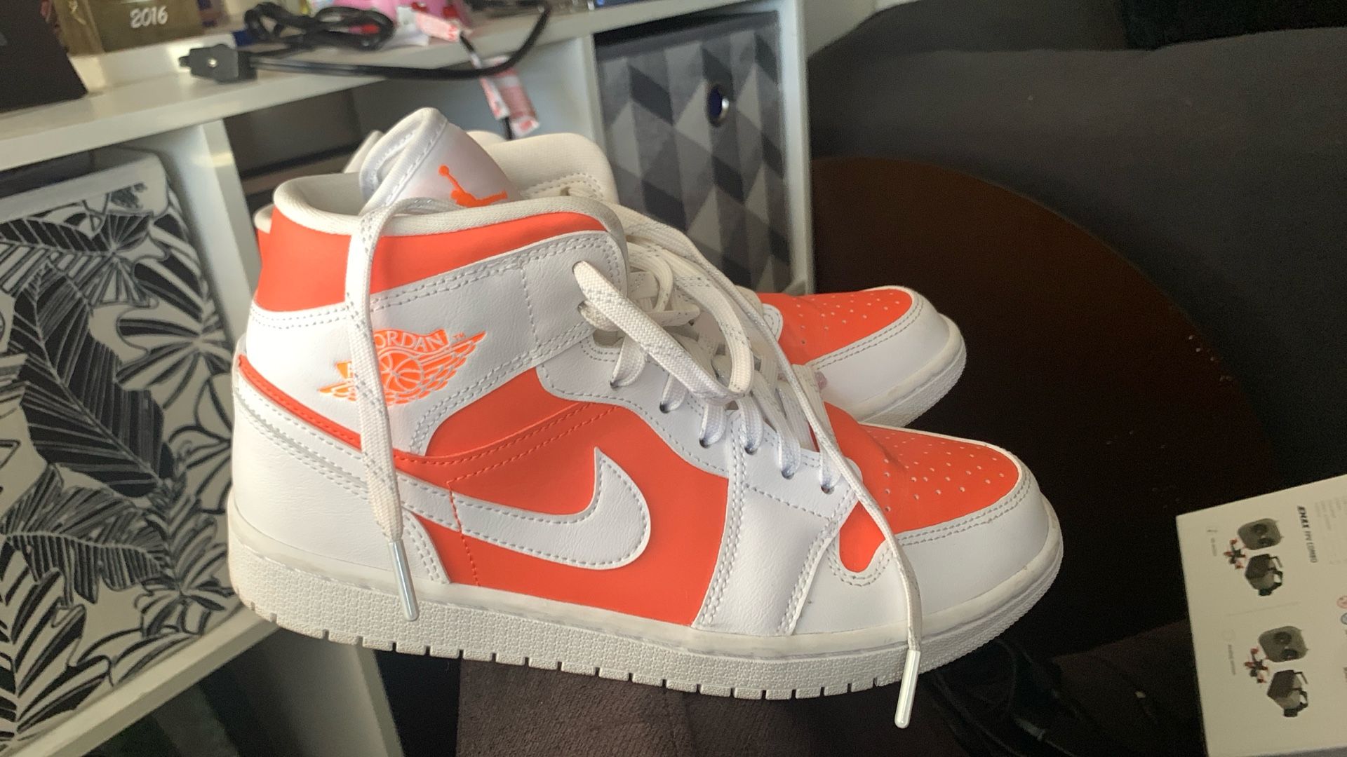 Jordan Air Jordan 1 Mid SE "Bright Citrus" sneakers Women’s Size 9