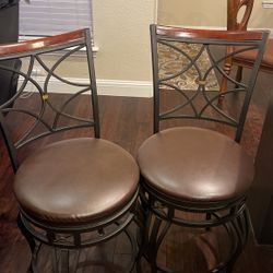 Set Of 2 Bar Stools... Swivel.. No Rips Or Tears!