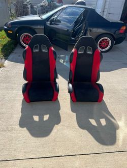 After market bucket seats. Needs seat rails