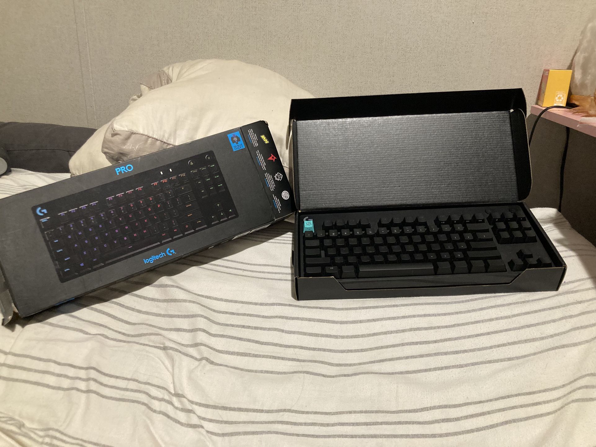 LogiTech PRO Gaming Keyboard - Mechanical Switches 