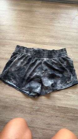 Nike shorts size L