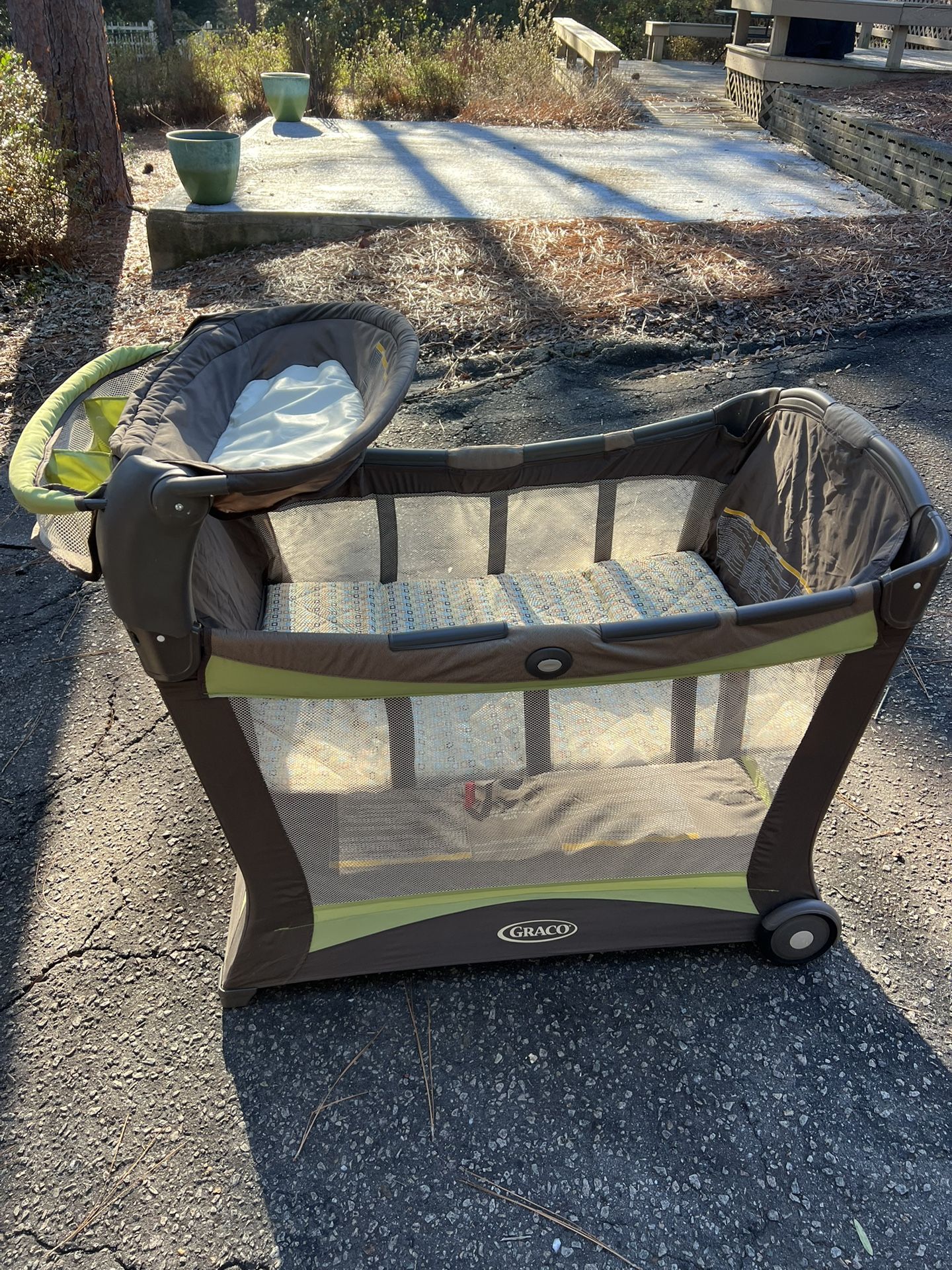 Graco Baby Pack N Play - Bassinet & Changing Table Combo $75 OBO