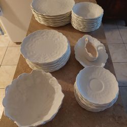 52 Pieces Bone China Dinnerware Set