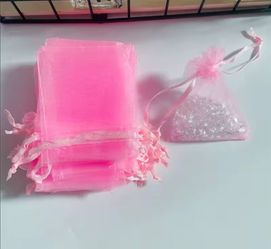 18 pink organza bags
