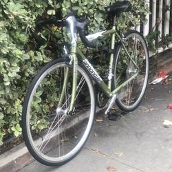 CANNONDALE  ROAD  BIKE.  R500  SLICE   ULTRA