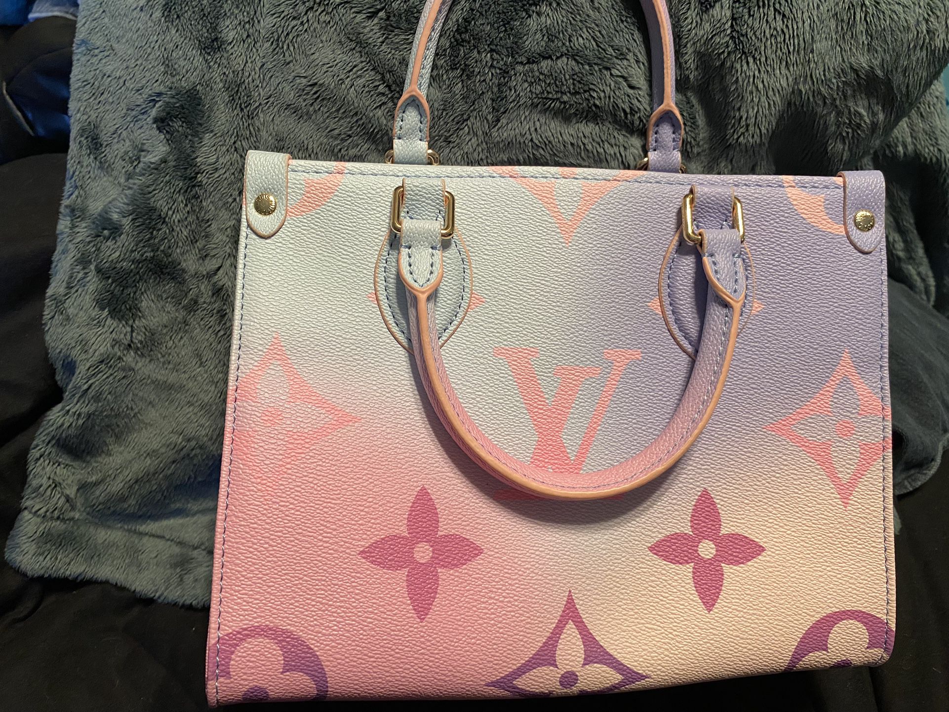 Louis Vuitton On the Go PM Sunrise Pastel for Sale in Victorville, CA -  OfferUp