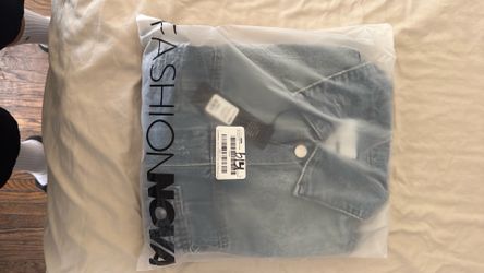 Fashion nova Big impact studded denim jacket