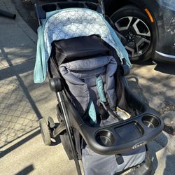 GRACO LIGHTWEIGHT STROLLER !!