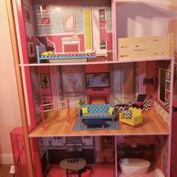Doll House & Accessories $50 