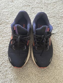 women's sneakers, size 7