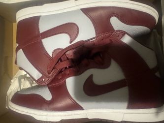 7.5M Nike Dunk