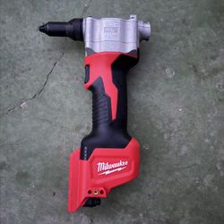 📌Milwaukee M12 12-Volt Lithium-Ion Cordless Rivet Tool (Tool-Only) 👉PRECIO FIRME NO MENOS👉$150