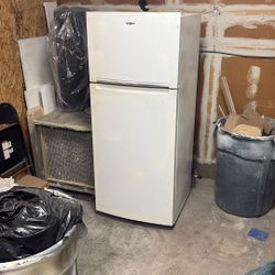 Whirlpool 18 cu. ft. Top-Freezer Refrigerator (White)