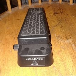 wah wah pedal works perfect Hellbabe!