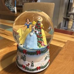 Enesco Disney Princess Christmas Musical Snowglobe